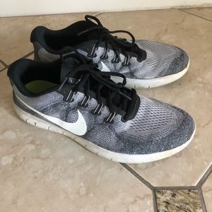 Men’s running shoes